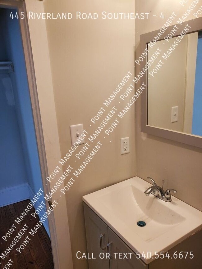 Building Photo - 445 Riverland Rd SE