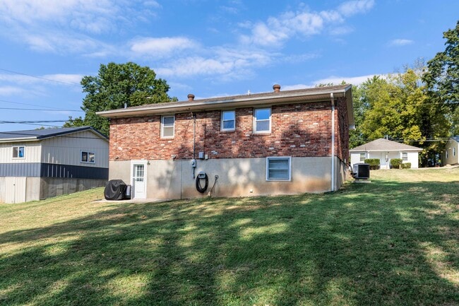 Building Photo - 413 Elm Street Heights