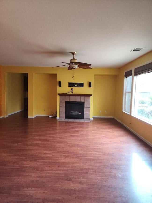 Building Photo - 5 Bedroom 3 Bathroom with 3 car Garage in the Sylvan School District