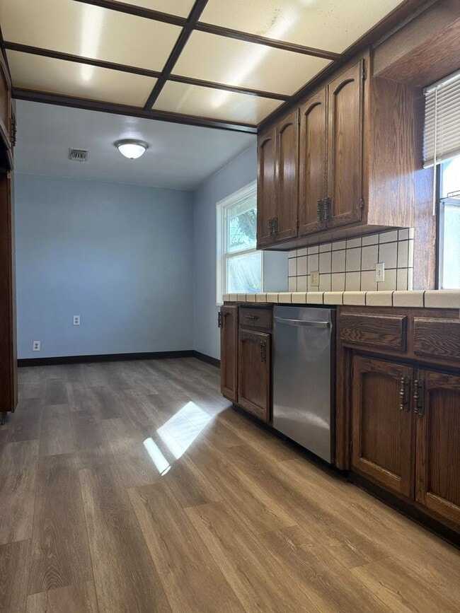 Building Photo - Spacious 2/2 home near shopping