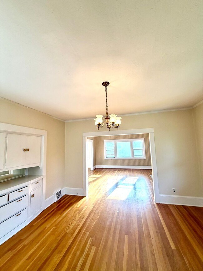 Building Photo - 0130-01