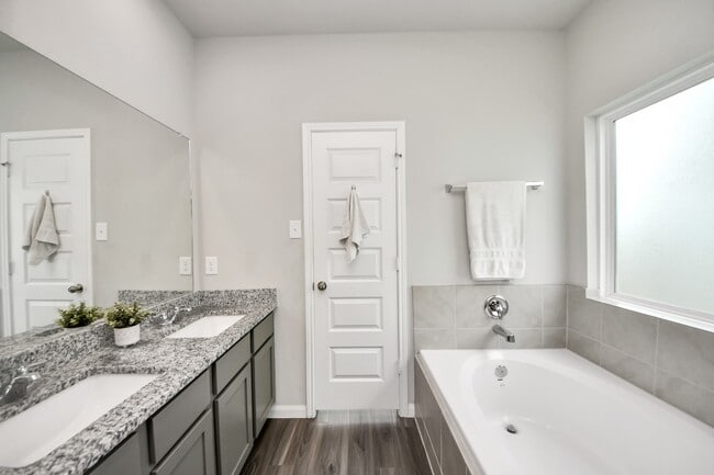 Building Photo - 2473 Carp Dr