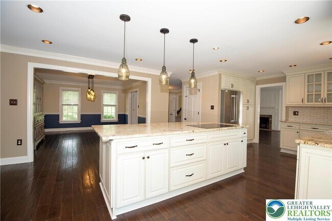 Building Photo - 1528 Wethersfield Dr