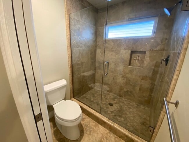 Building Photo - 1122 Miles Ave