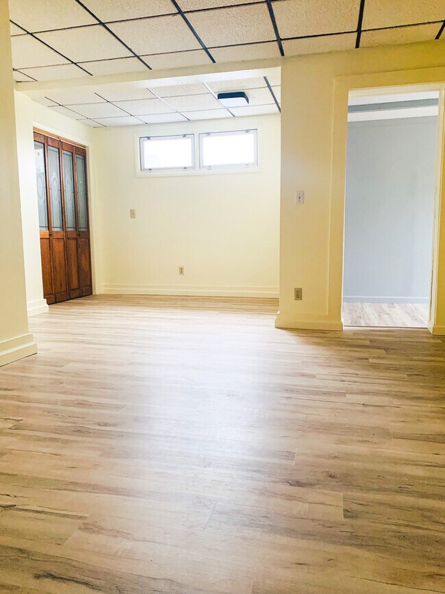 Building Photo - 148 N Champlain St