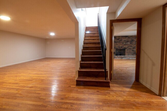 Building Photo - 4 Bed 3 Bath 2 Car Garage-1/2 off 1st Mont...