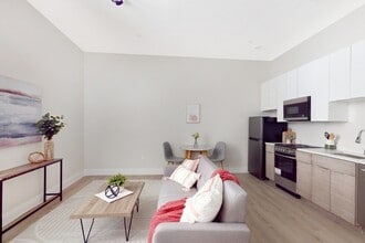 Building Photo - 33 Hermon
