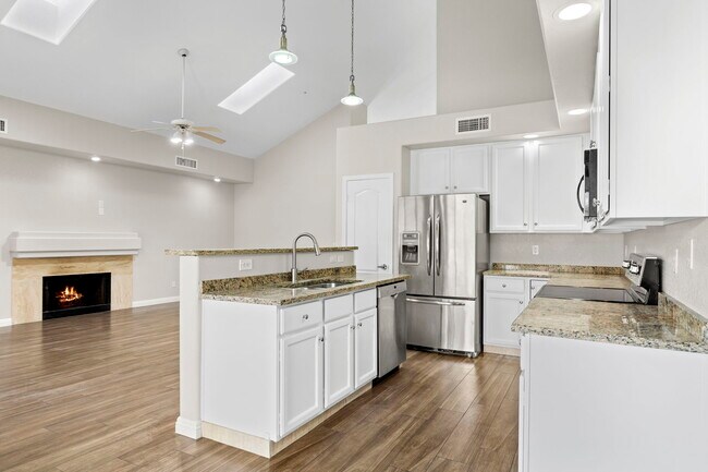Building Photo - 9348 E Wood Dr
