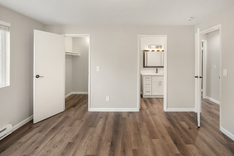 Building Photo - 14314 NE 7th Pl