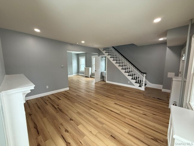 Building Photo - 7 Mulberry St