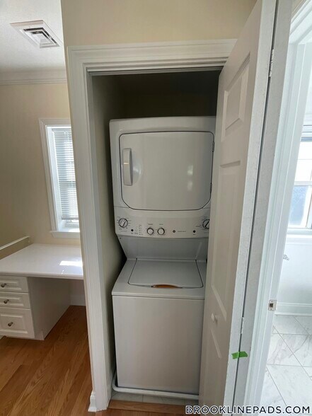 Building Photo - 94 Thornton Rd