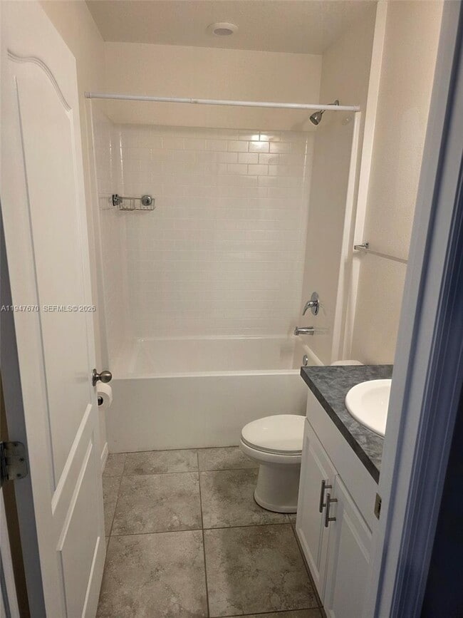 Building Photo - 982 SW Commonwealth Rd