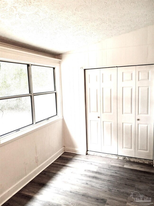 Building Photo - 113 Berkley Dr