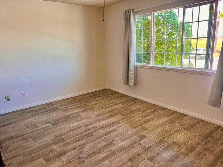Building Photo - 1476 Seacoast Dr