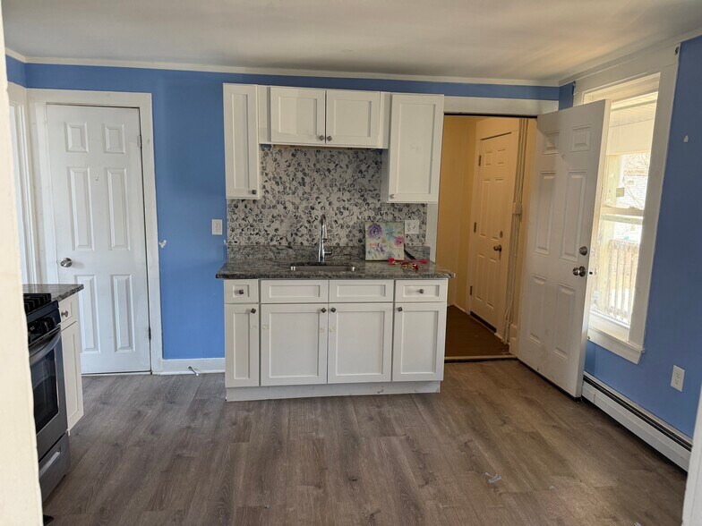 Building Photo - 11 10th Ave