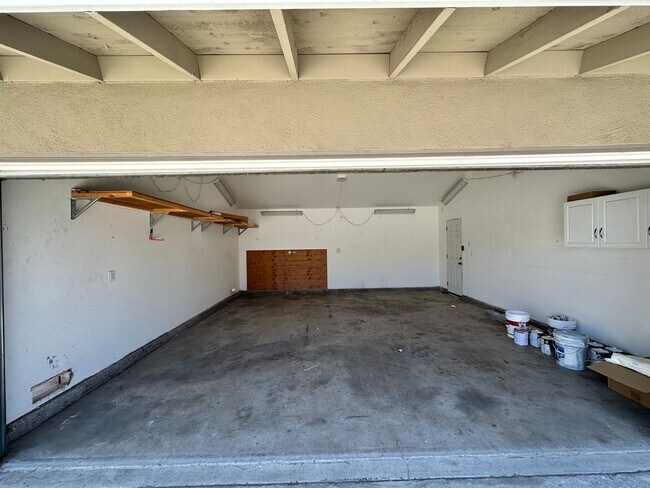 Building Photo - Costa Mesa Upgraded 4 bed 2 bath House in Prime location