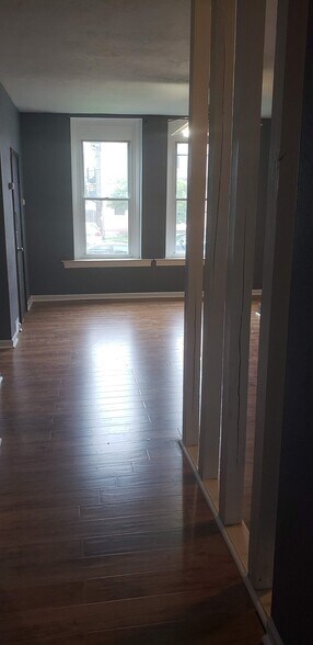 Building Photo - 120 S Graham St