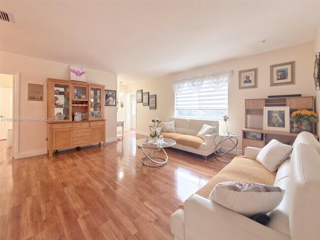 Building Photo - 10965 SW 116th St