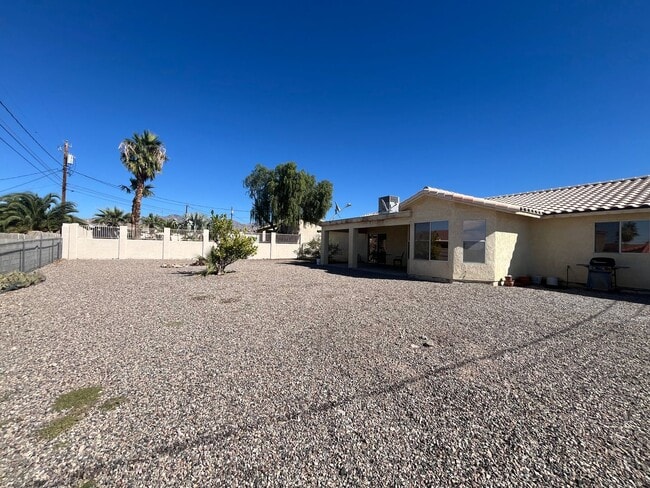 Building Photo - 3 Bedroom - 2 Bath Home