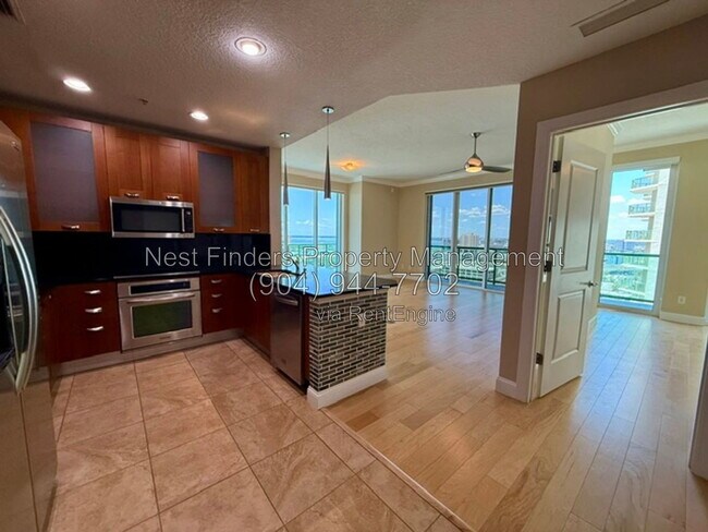 Building Photo - 1431 Riverplace Blvd
