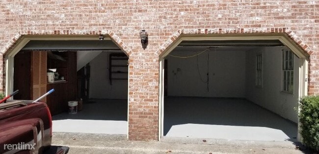 Building Photo - 3 br, 2.5 bath House - 881 long Point Road