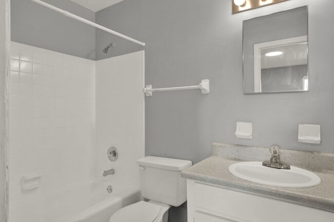 Building Photo - ***Cozy Apartment in Orange City