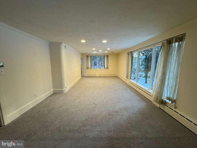 Building Photo - 8233 Fairview Rd