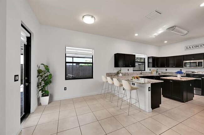 Building Photo - 25241 SW 118th Ave