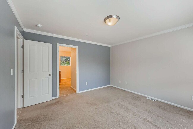 Building Photo - This is a beautiful property in the Savana...