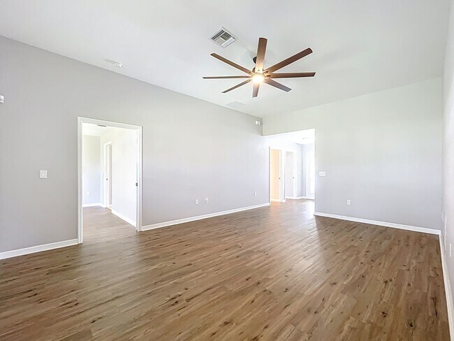 Building Photo - 2 Bedroom, 2 Bath | Lake Community | Dock & Boat Ramp Access