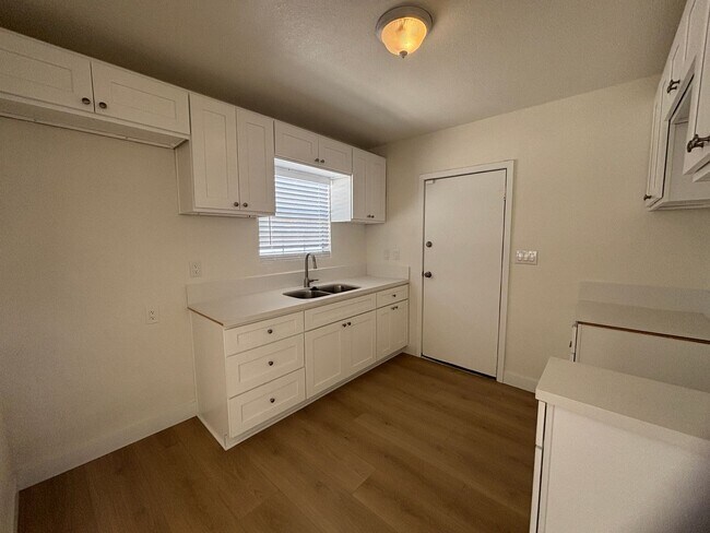 Building Photo - Remodeled 3 bedroom 2 bath Single Story Ho...