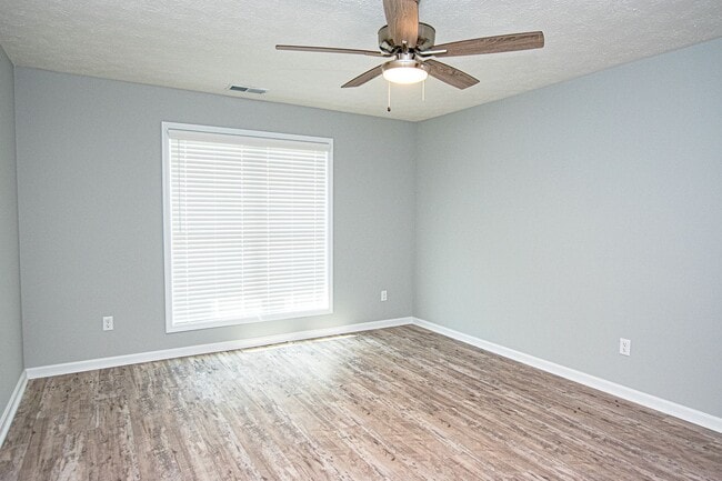Building Photo - 500 Eagle Pointe Dr