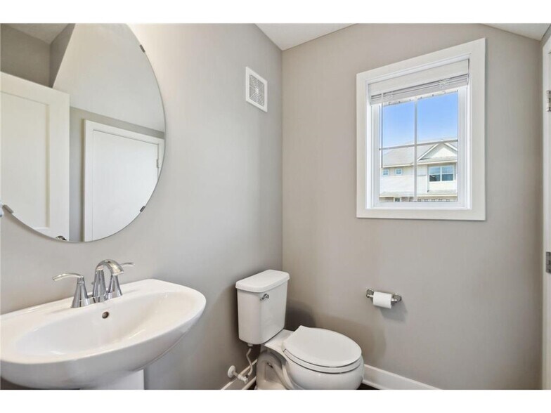 Building Photo - 2128 Ada Dr