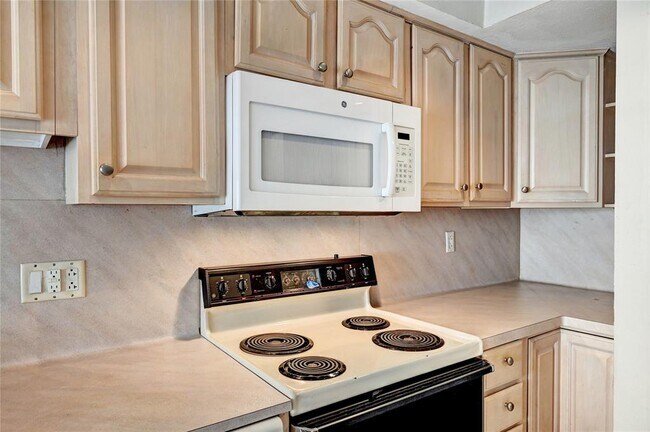 Building Photo - 2610 Princess Ln