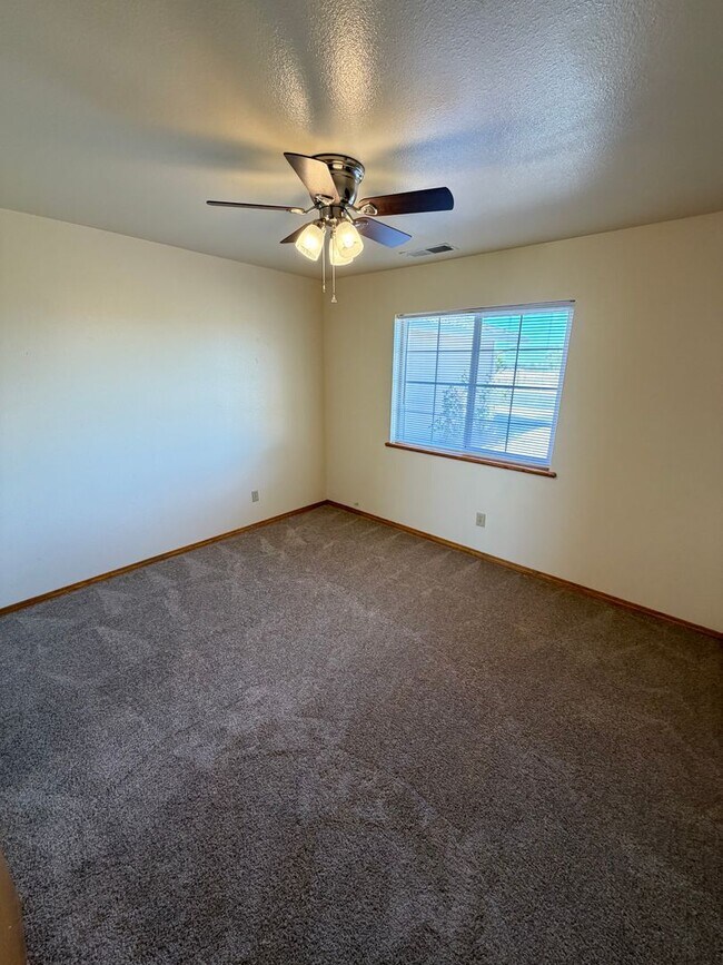 Building Photo - 3 Bed 2 Bath Country Home