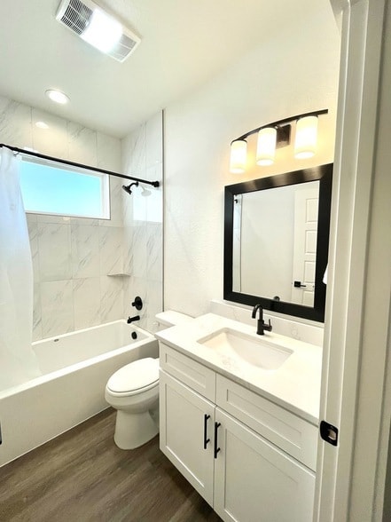 Building Photo - 706 Cirrus Ln