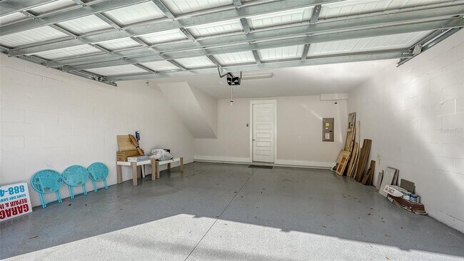 Building Photo - 512 Laurel Pk Dr