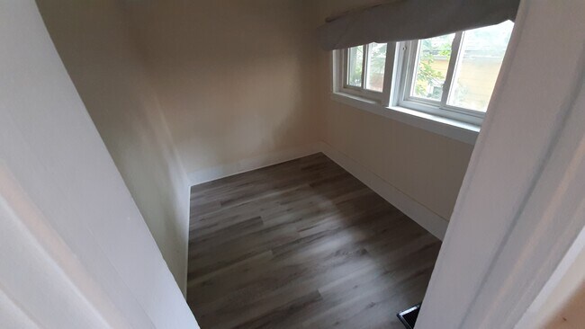 Building Photo - 410 S Aurora St