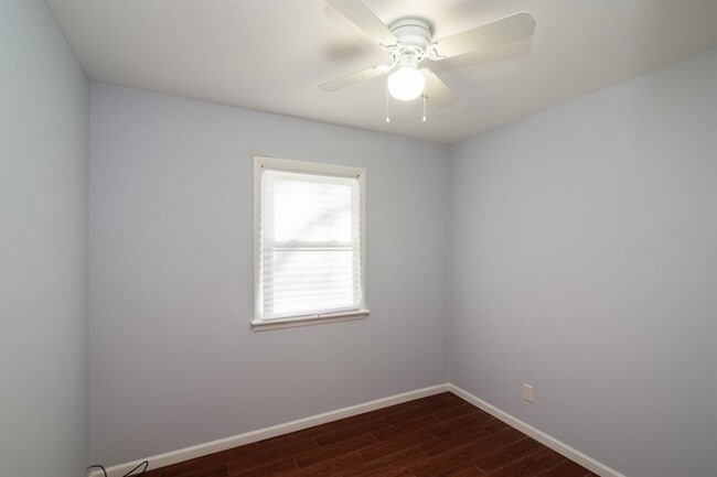 Building Photo - 3 bedroom / 1 bathroom Home for rent in Hobart