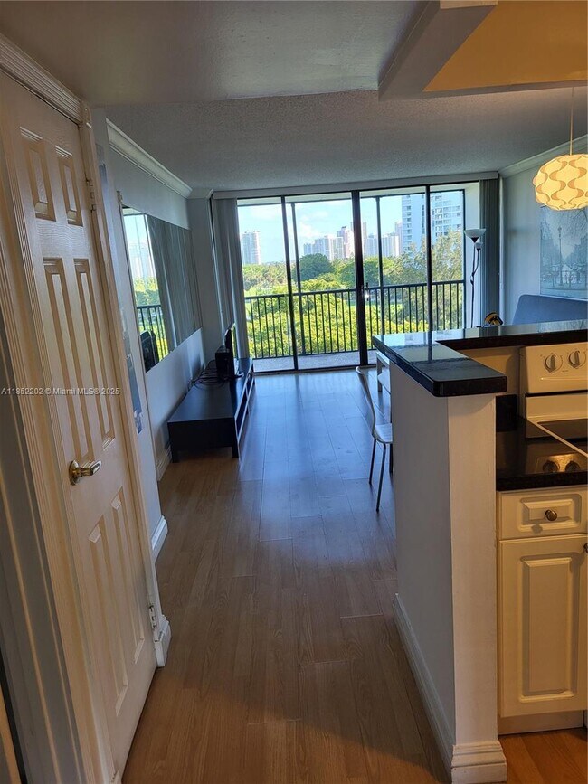 Building Photo - 3475 N Country Club Dr