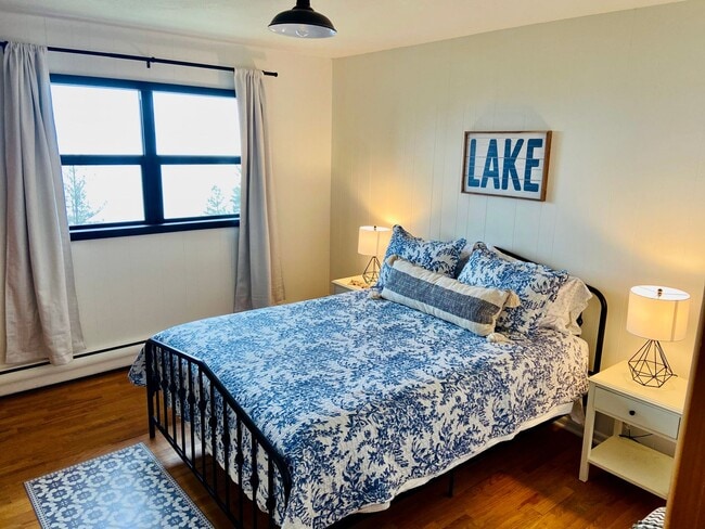 Building Photo - Fisherman's Lookout- Fully Furnished with garage only October 1st - May 31st