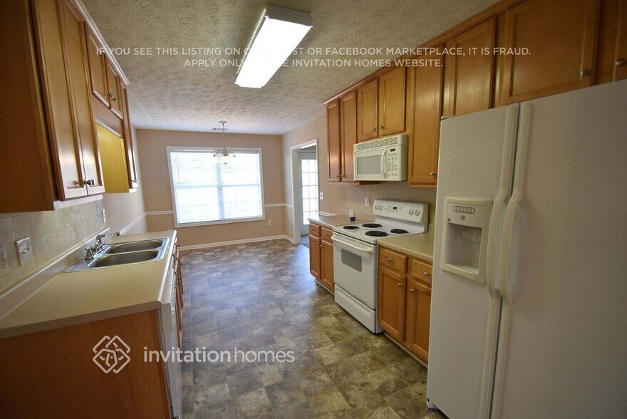 Building Photo - 3506 Bridle Brook Dr NE