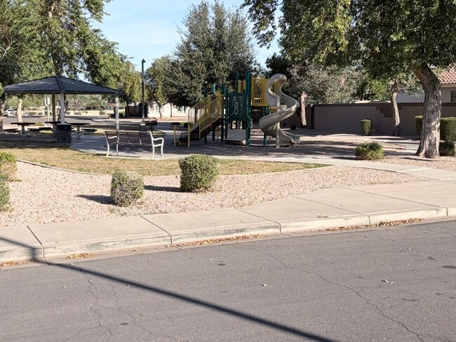 Building Photo - 412 E Jasper Dr