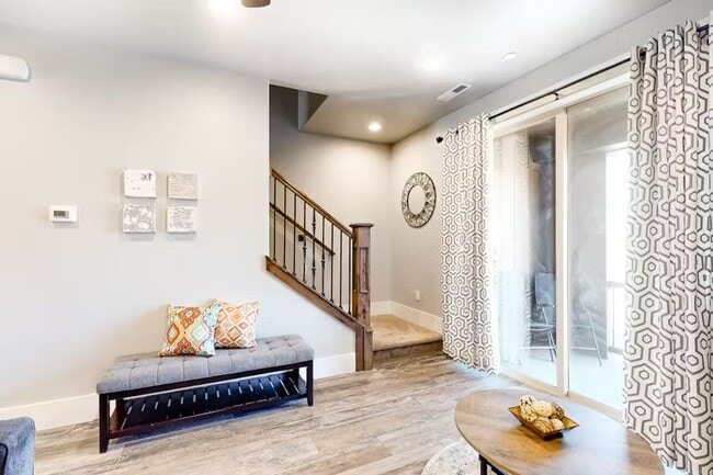 Building Photo - Clean 3 Bedroom Furnished Park's Edge Townhouse with A/C and 2 Car Garage