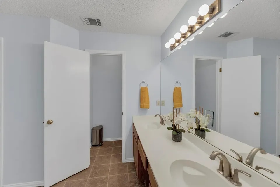 Building Photo - 16914 Dorman Dr