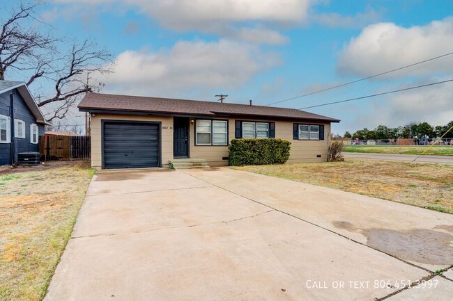 Building Photo - Adorable 3/2 Close to Texas Tech!