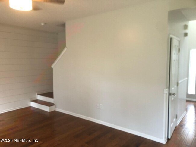 Building Photo - 12887 Dunns View Dr