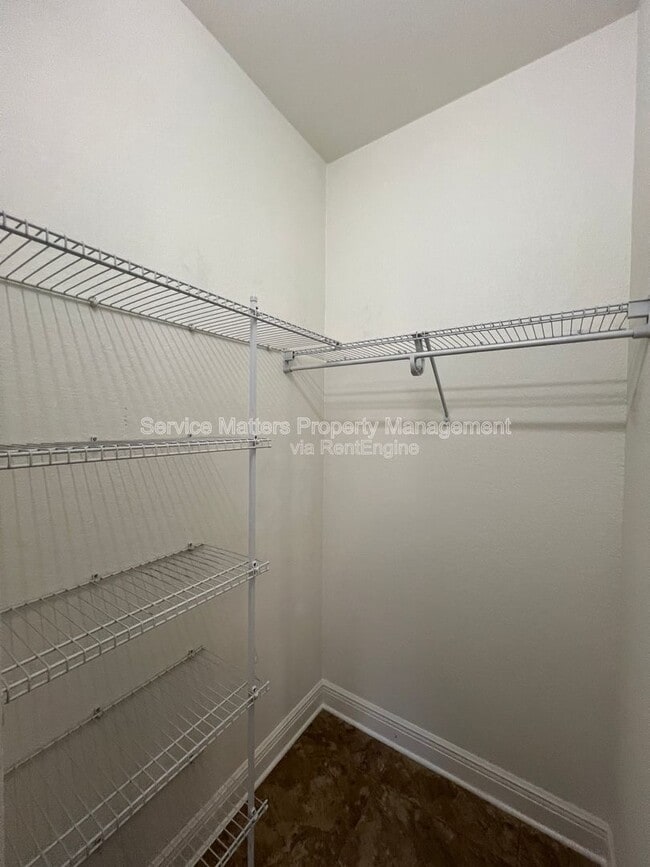Building Photo - 2926 Greystone Dr