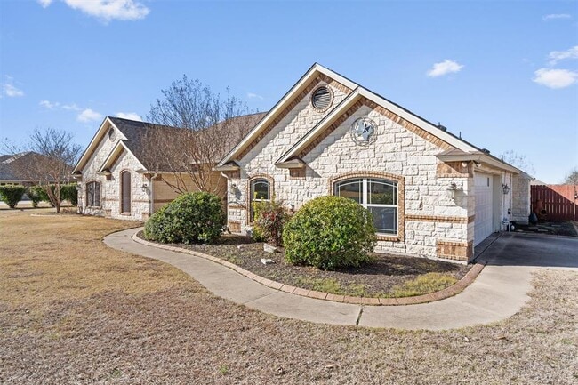 Building Photo - 209 Sarahs Ln