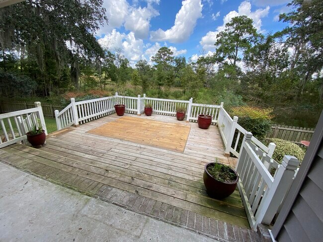 Building Photo - 128 Mosswood Dr